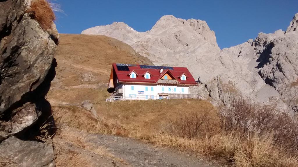 Gasthof Zum Loewen Sankt Jakob im Lesachtal Esterno foto