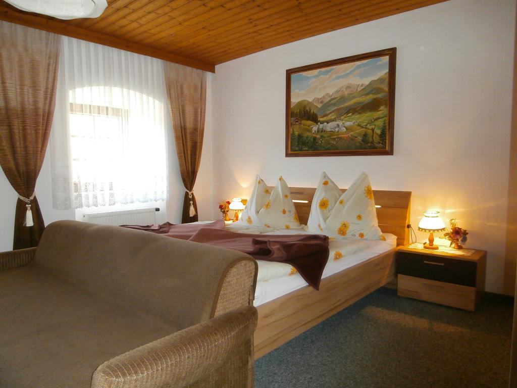 Gasthof Zum Loewen Sankt Jakob im Lesachtal Esterno foto